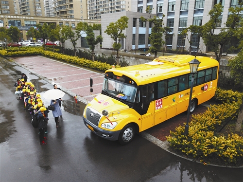 浙江省臺(tái)州市椒江區(qū):開往春天的定制公共校車
