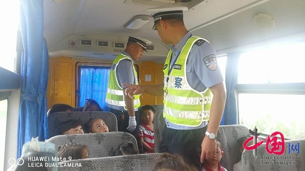 開封土柏崗交巡大隊(duì)加強(qiáng)對(duì)幼兒校車管理
