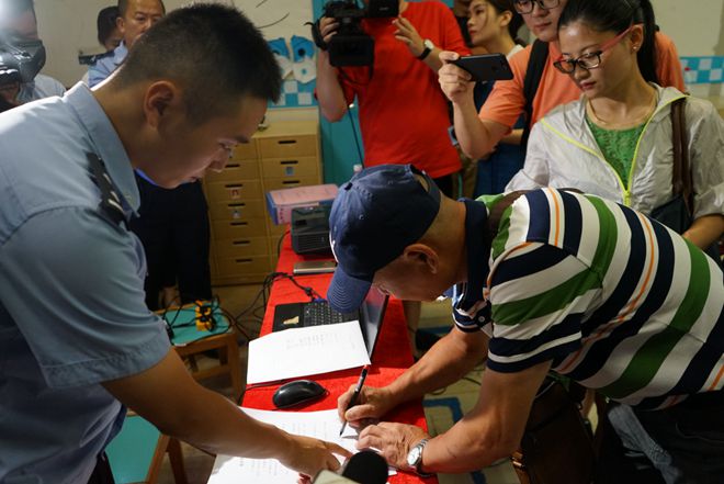 開學前夕，合肥交警新站大隊為轄區(qū)內(nèi)校車“體檢”