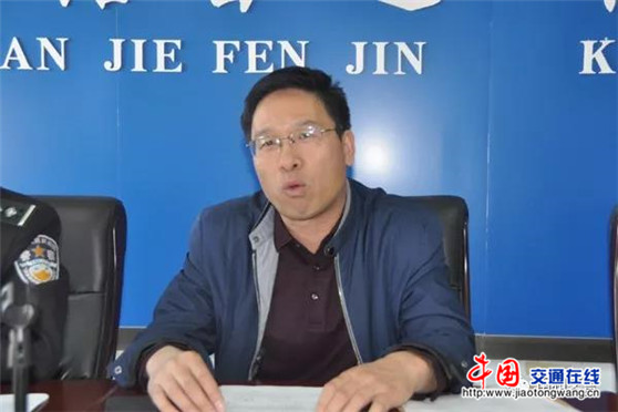 邢臺(tái)南和交警聯(lián)合縣教廣新局召開(kāi)校車“打黑治違”安全管理工作推進(jìn)會(huì)