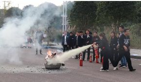 校車“起火”！內江這所學校的孩子們都沒慌亂...