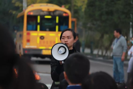校車“起火”！內江這所學校的孩子們都沒慌亂...