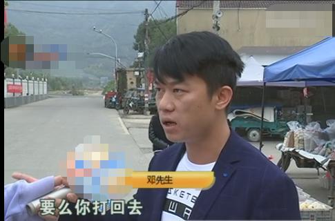 孩子校車上被打耳光，父親找到學校要說法，校長：老師心情不好