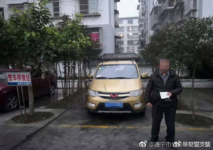 射洪交警查獲一起“黑校車”嚴重交通違法行為