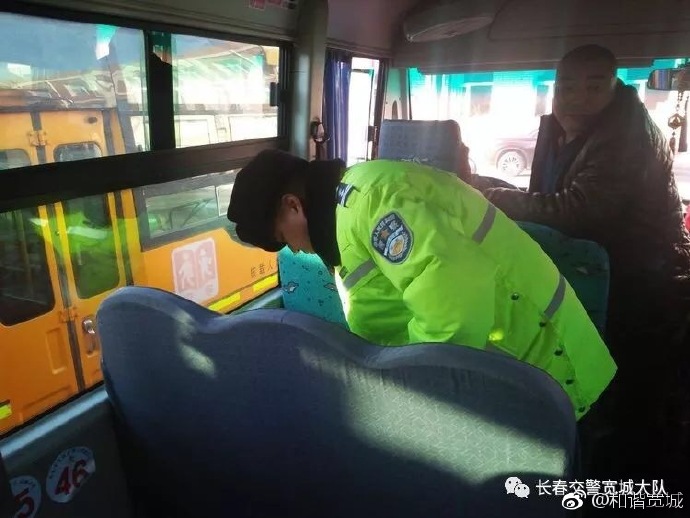寬城交警聯合教育局對農村校車進行安全隱患排查，確保中小學生交通安全