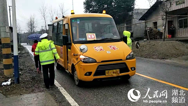 陽(yáng)新一名偽校車駕駛員遭重罰 所屬校車公司被罰1萬(wàn)元