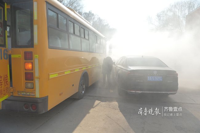 校車碰撞私家車著火？別慌！這是在應(yīng)急演練