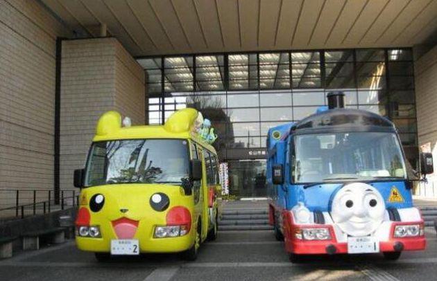 這個(gè)國(guó)家將拖拉機(jī)、牛車、貨車等當(dāng)作校車，外國(guó)人看到稱不可思議