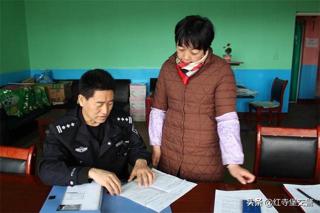【紅寺堡交警】給校車做“體檢”打好交通安全“預(yù)防針”