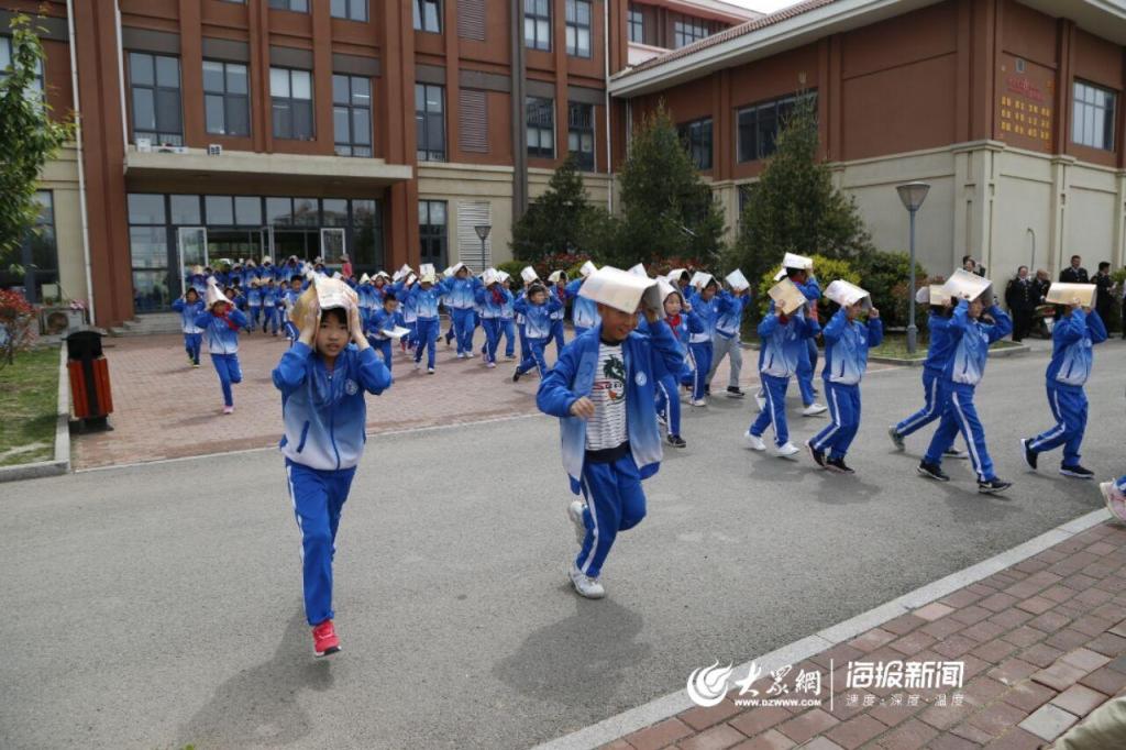 大鼻子校車攜手紅島經(jīng)濟區(qū)開展安全教育日活動
