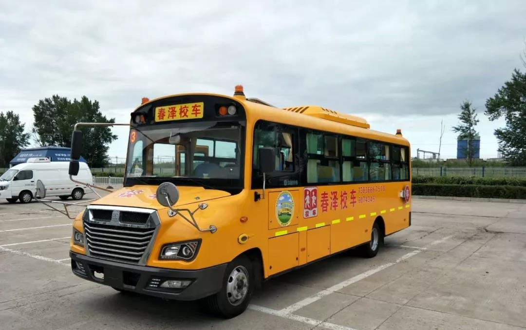 黑送子車校門口橫行，7臺正規(guī)校車卻辦不下來證！教育局：公交滿足需求，不予批準