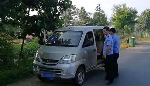 臨潁：女司機(jī)駕駛“黑校車”非法接送幼兒，被罰款萬元