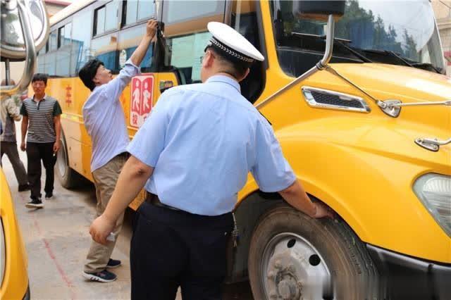 開(kāi)學(xué)在即 統(tǒng)一啟封校車(chē)