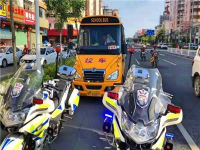 開學啦！交警開展校車安全大檢查及“警家校”護安護暢行動