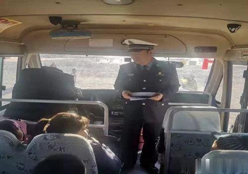 交警大隊(duì)全力做好秋冬季農(nóng)村校車(chē)安全管理工作