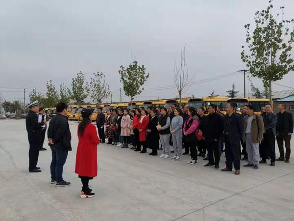 新鄭市聯(lián)合開展幼兒園校車安全大檢查