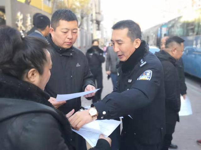 【朝陽交警持續(xù)推進“七進”活動 開展冬季交通安全進校園主題宣傳】