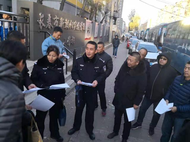 【朝陽交警持續(xù)推進“七進”活動 開展冬季交通安全進校園主題宣傳】