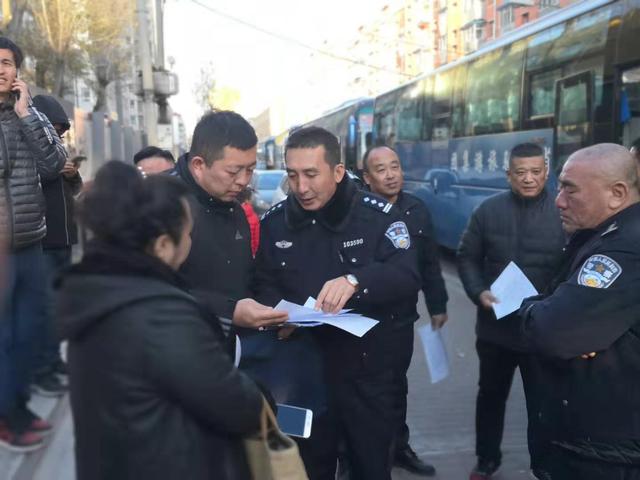 【朝陽交警持續(xù)推進“七進”活動 開展冬季交通安全進校園主題宣傳】