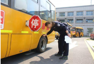 常德交警柳葉湖大隊(duì)：開展校車安全隱患大排查行動(dòng)