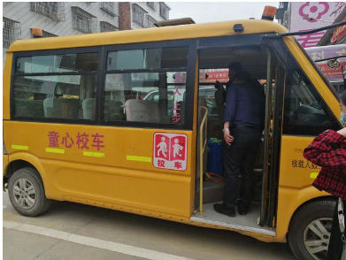 冷水灘區(qū)楊村甸鄉(xiāng)：開(kāi)學(xué)季開(kāi)展校車(chē)安全檢查