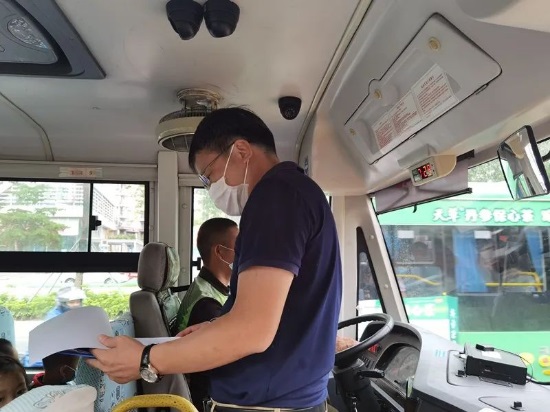廣東省江寧市：加強安全管理，蓬江區(qū)開展校車運行“飛行檢查”