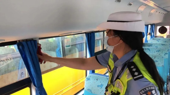 廣東里水學生返校時間越來越近，校車安全檢查起來~