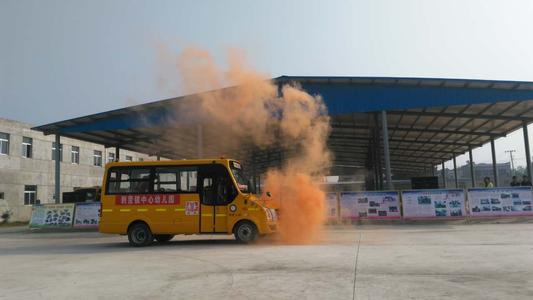 河曲縣教育系統(tǒng)開展校車消防安全培訓(xùn)暨校車應(yīng)急演練活動