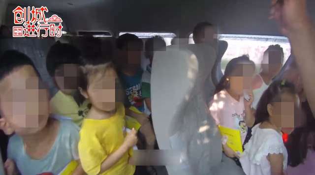創(chuàng)城進行時丨這位駕駛員膽子有點大，駕駛“黑校車”還超員