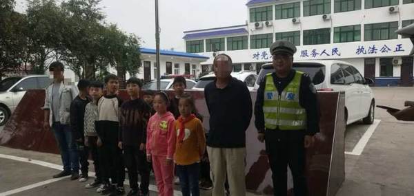漯河：巧！同一個地點(diǎn)，倆陳姓“黑校車”駕駛員同時被查