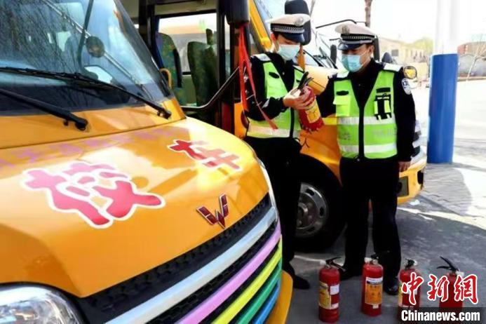 堅決抵制“黑校車”！河北開展接送學(xué)生車輛交通安全大檢查