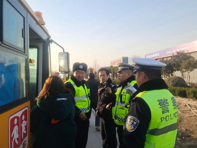 邯鄲：校車“兜圈”原來是違法超員 司機、校長均被刑事拘留