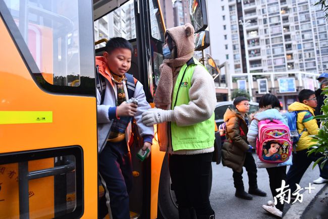 廣東佛山：共享校車、無紙化報(bào)名……禪城這樣為教育服務(wù)賦能升級(jí)