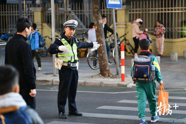 廣東佛山：共享校車、無紙化報(bào)名……禪城這樣為教育服務(wù)賦能升級(jí)