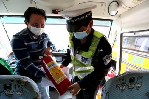 開學倒計時！深圳交警集中查校車、開展校園交通安全專項治理