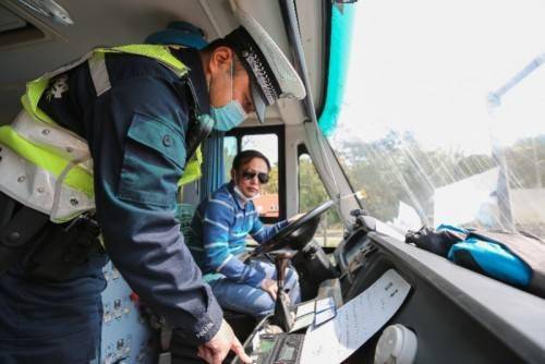 開學倒計時！深圳交警集中查校車、開展校園交通安全專項治理