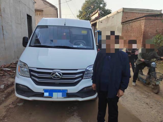 邯鄲交巡警魏縣大隊(duì)查獲一起超員黑校車！