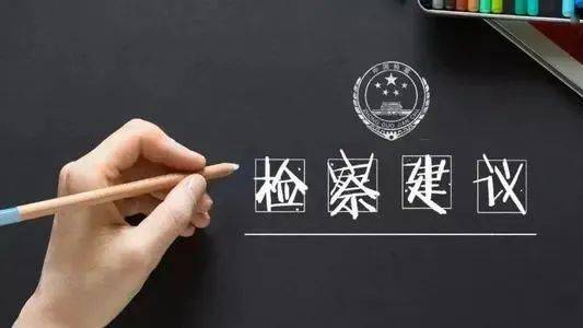 建湖五輛校車超載上路被活逮，車內(nèi)擠滿學生、家長和老師！