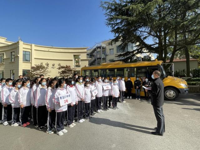 校車安全伴我行！青島三十七中開展校車安全應(yīng)急疏散演練