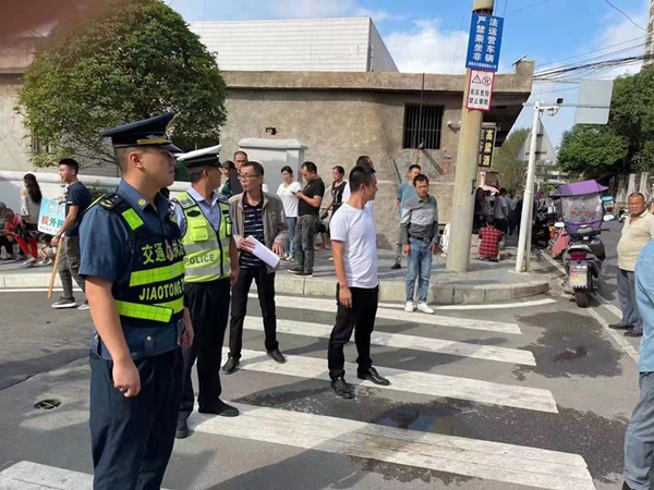 清鎮(zhèn)：加強(qiáng)“黑校車(chē)”整治 保障學(xué)生出行安全