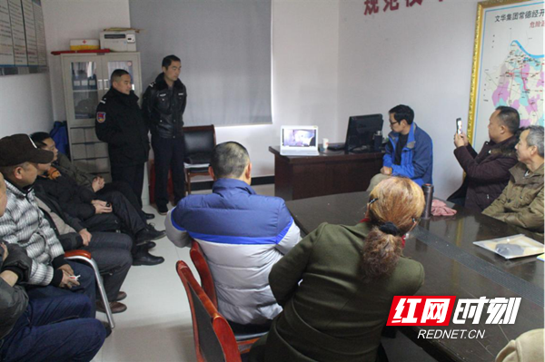常德經(jīng)開區(qū)交警大隊強化校車檢查 確保安全行駛