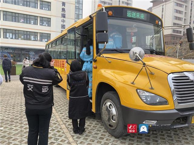 交運(yùn)黃島溫馨校車(chē)“逃生”實(shí)操演練 為學(xué)生校車(chē)安全保駕護(hù)航