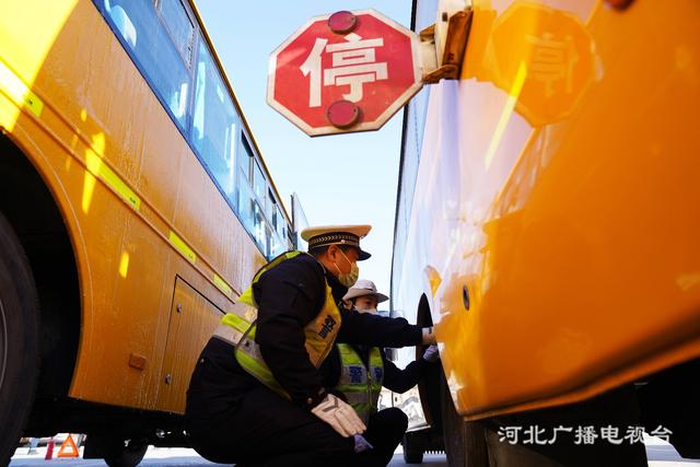 河北遵化：校車檢查 迎開(kāi)學(xué)