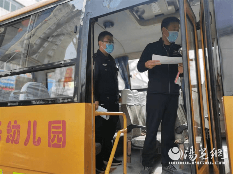 長武校車安全檢查 全力保障學(xué)生平安上下學(xué)
