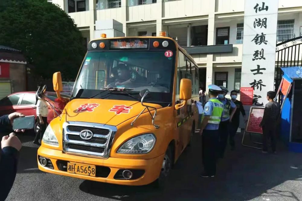 交警大隊開展校車安全突擊檢查，護(hù)航平安上學(xué)路