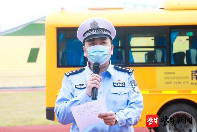 校車發生交通事故，并引發自燃？原是多部門聯合開展校車突發事故應急演練