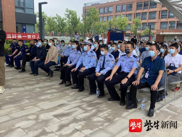 校車發生交通事故，并引發自燃？原是多部門聯合開展校車突發事故應急演練