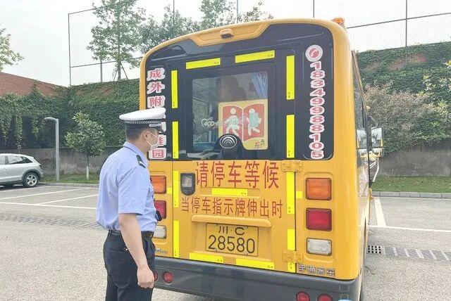 區教育體育局、區交警大隊聯合開展校車安全大檢查