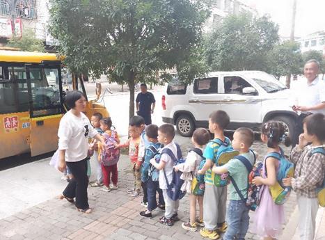 巨口鋪鎮(zhèn)開展校車應(yīng)急疏散演練