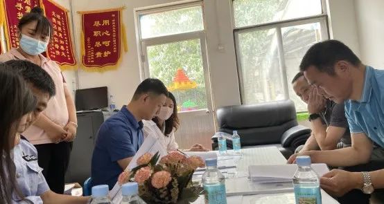 督導組走進高新校園，對校車安全進行專項檢查